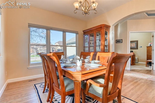 dining area featuring a chandelier, plenty of natural light, and light hardwood / wood-style floors