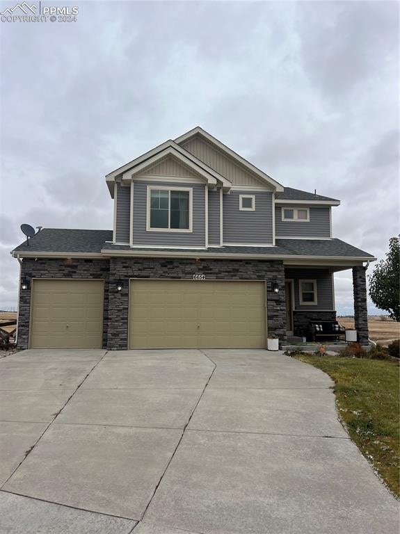 view of front facade featuring a garage