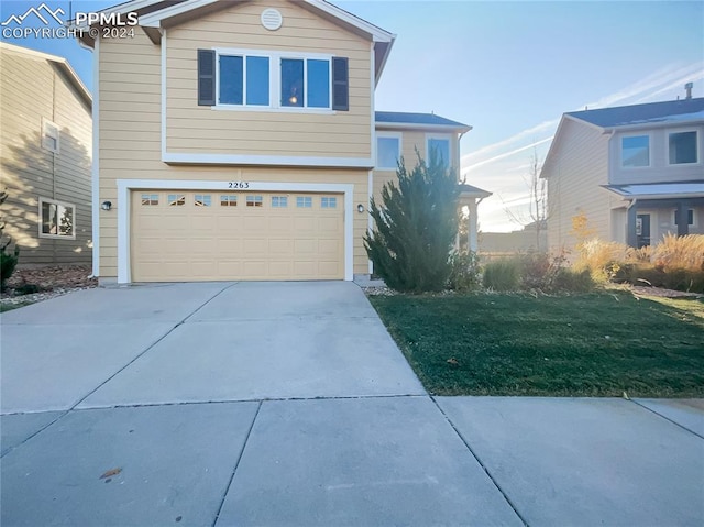 view of front of house featuring a garage and a front yard