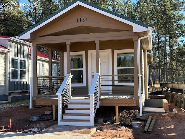 view of front of property featuring a porch