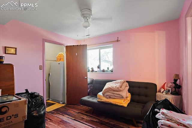 living area featuring hardwood / wood-style floors and ceiling fan