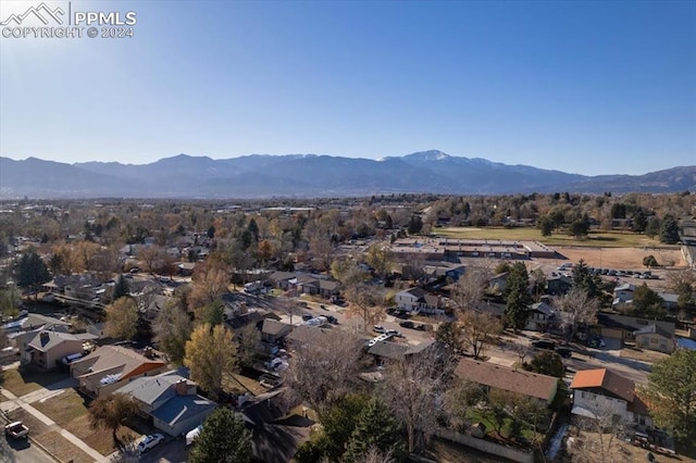 birds eye view of property featuring a mountain view