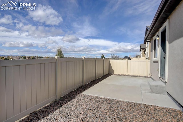 view of yard with a patio