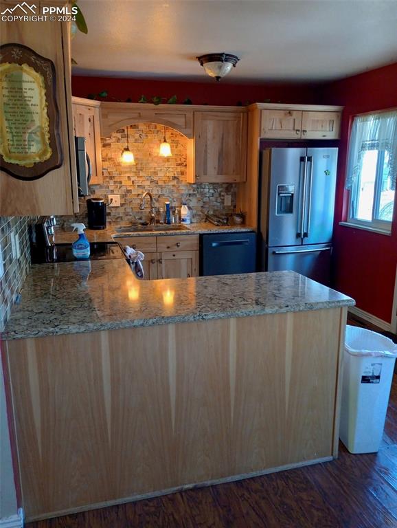 kitchen featuring tasteful backsplash, sink, dark hardwood / wood-style flooring, and appliances with stainless steel finishes