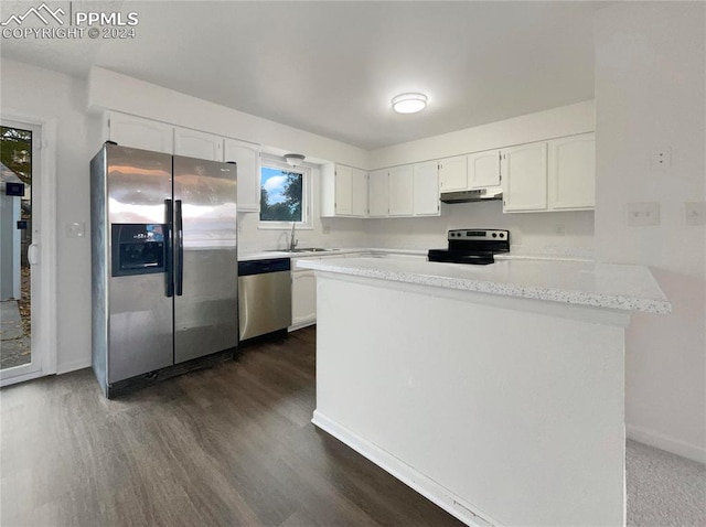 kitchen with stainless steel appliances, sink, kitchen peninsula, white cabinets, and dark wood-type flooring