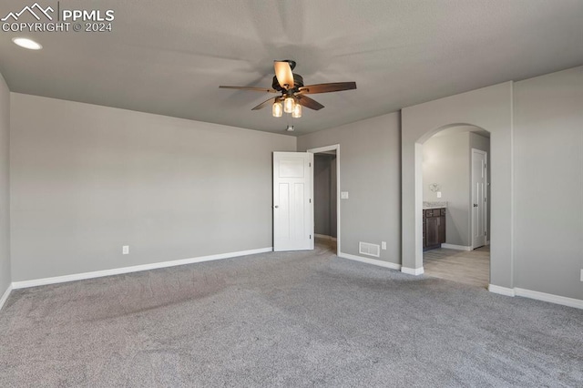 empty room featuring light carpet and ceiling fan