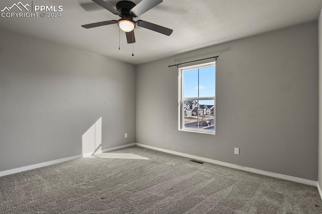 unfurnished room with carpet flooring and ceiling fan