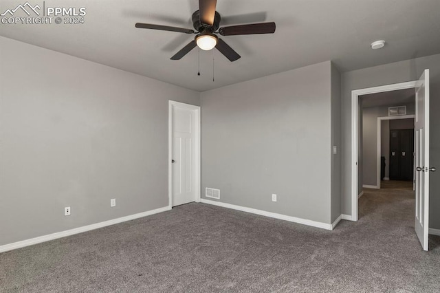 unfurnished room featuring ceiling fan and carpet floors