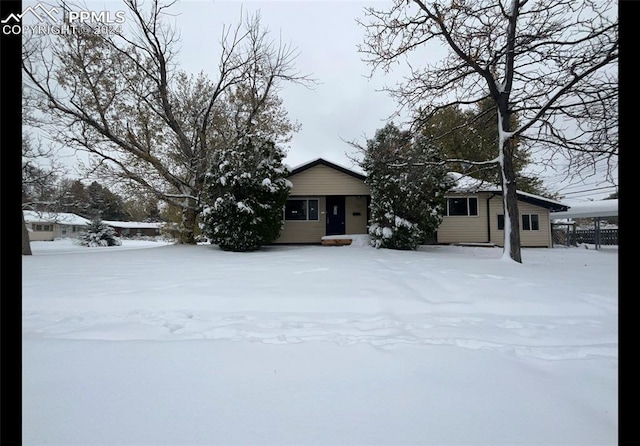 view of front of property