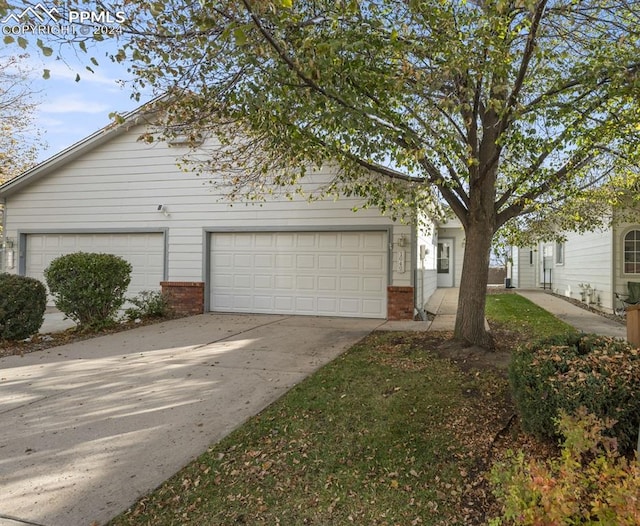 view of front facade with a garage