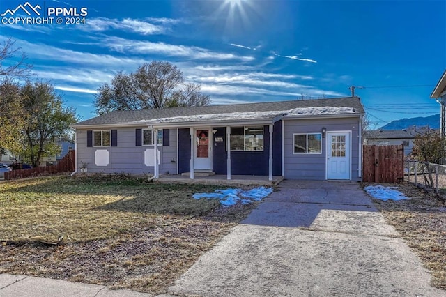 ranch-style home with a front lawn