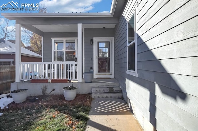 entrance to property featuring a porch