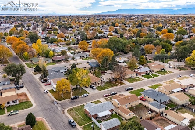 bird's eye view with a mountain view