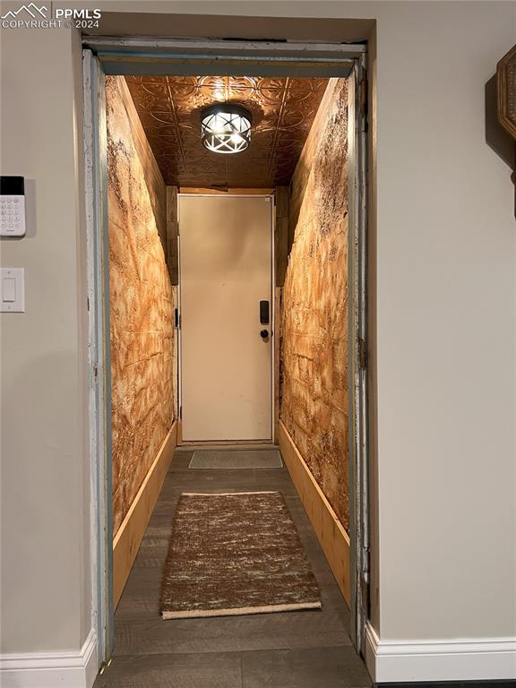 822 Willow St, Trinidad, CO 81082 - corridor with an ornate ceiling