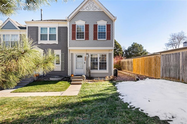 view of front facade with a front yard