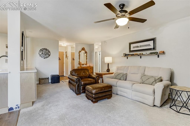 carpeted living room featuring ceiling fan