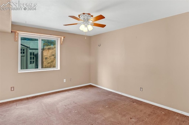 carpeted empty room featuring ceiling fan