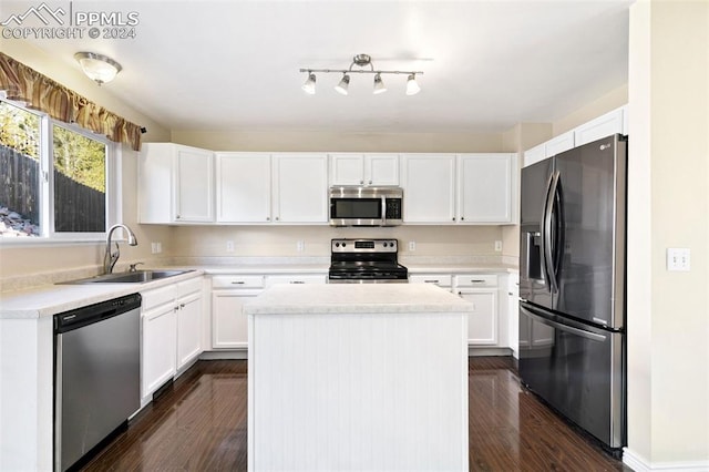 kitchen featuring dark hardwood / wood-style floors, a kitchen island, sink, and appliances with stainless steel finishes