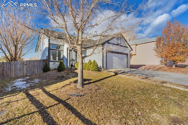 view of front of home featuring a front yard and a garage