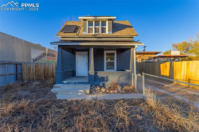 view of front of property featuring solar panels