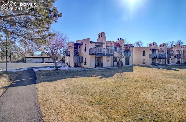 view of front facade with a front lawn