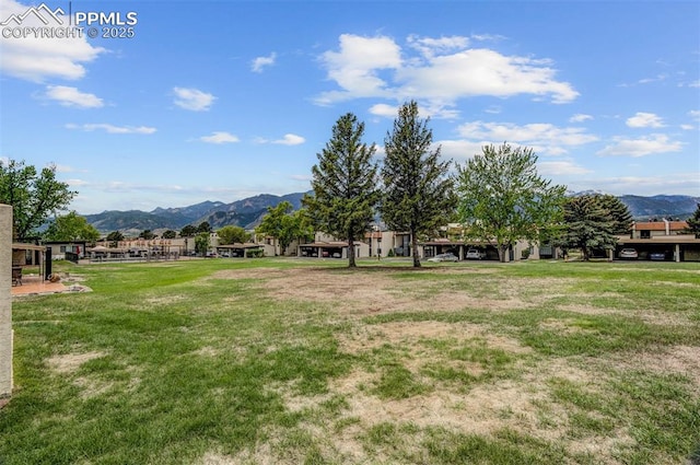 view of yard with a mountain view