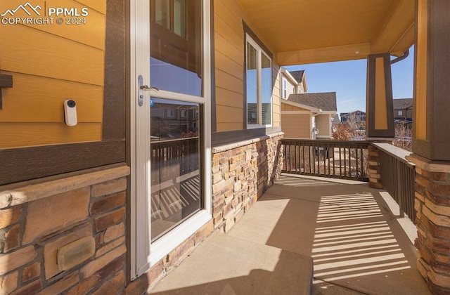 balcony featuring covered porch