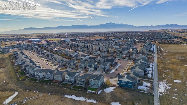 birds eye view of property featuring a mountain view