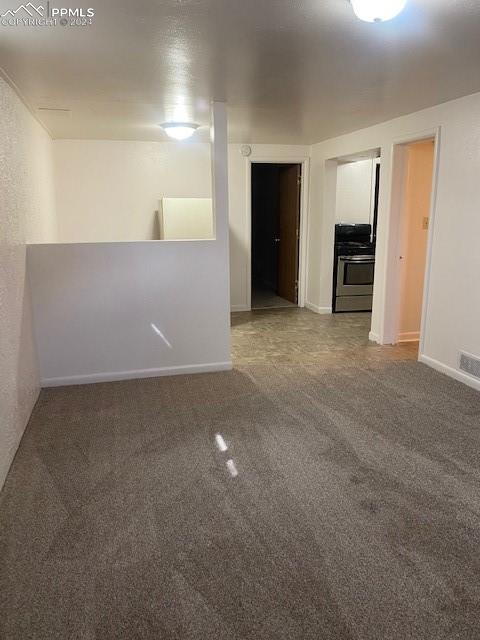 unfurnished room with carpet