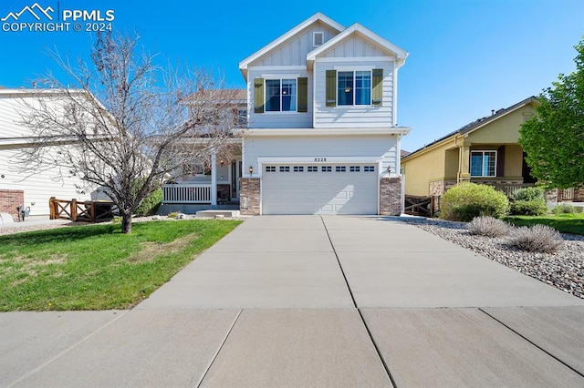 view of front of property featuring a front lawn and a garage