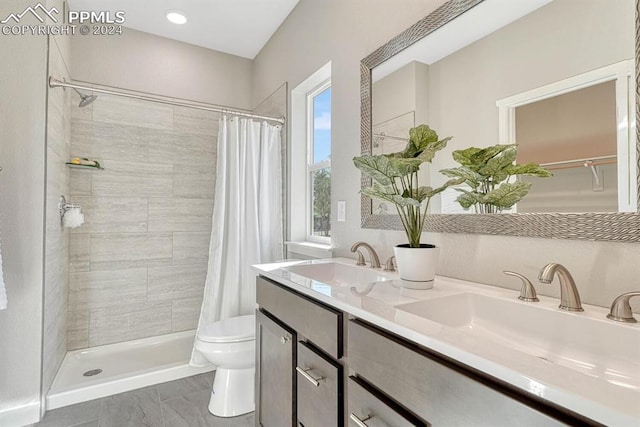 bathroom with a shower with curtain, vanity, and toilet