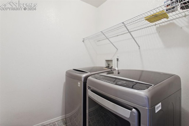 washroom with washer and clothes dryer