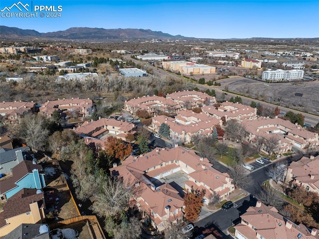 birds eye view of property featuring a mountain view