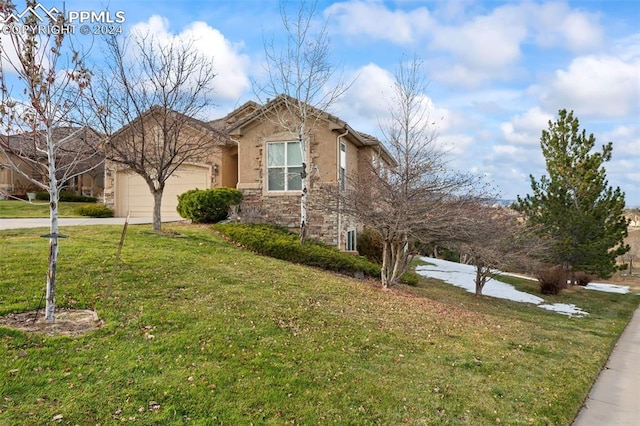 view of front of home featuring a front yard and a garage