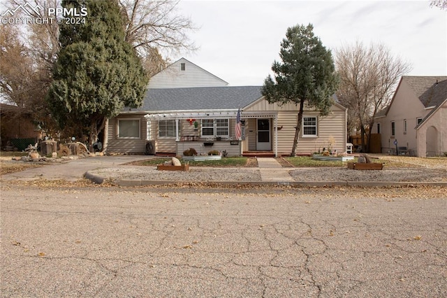 view of front of property