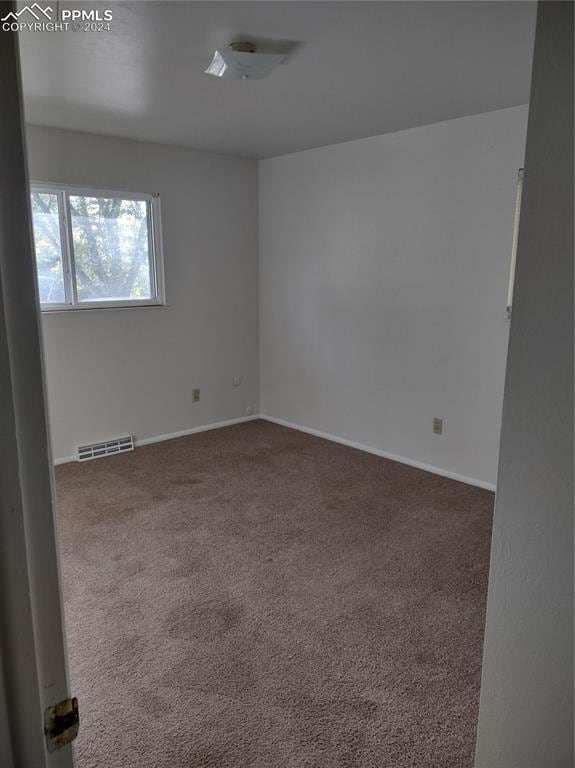 unfurnished room featuring carpet