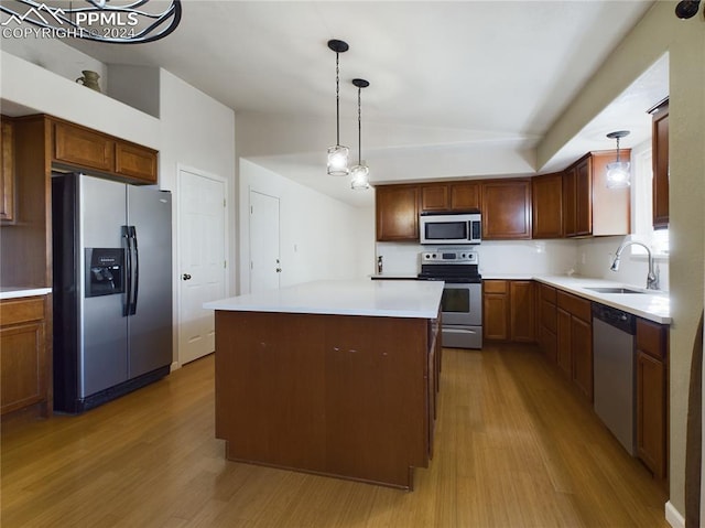 kitchen featuring a center island, light hardwood / wood-style floors, sink, and appliances with stainless steel finishes