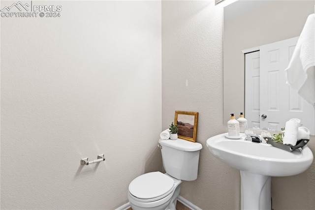 bathroom featuring toilet