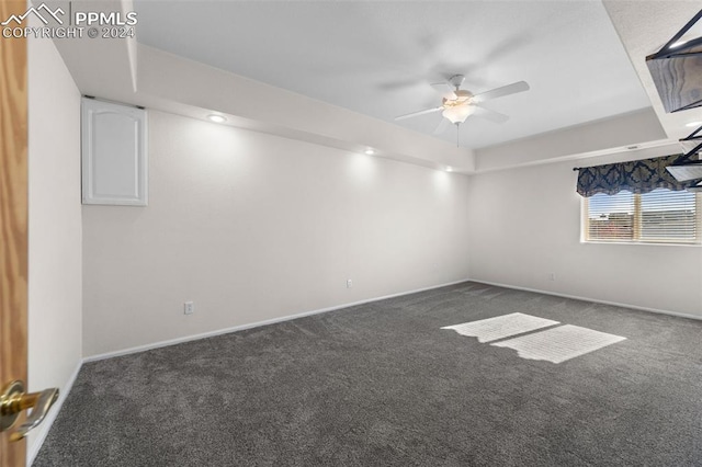 carpeted empty room featuring ceiling fan