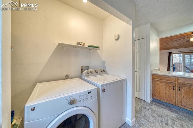 laundry room featuring a textured ceiling, separate washer and dryer, and ceiling fan