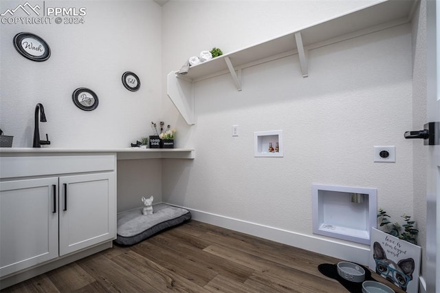 laundry area with hookup for an electric dryer, washer hookup, dark hardwood / wood-style flooring, and sink