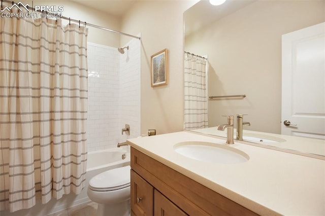 full bathroom featuring shower / tub combo with curtain, vanity, and toilet