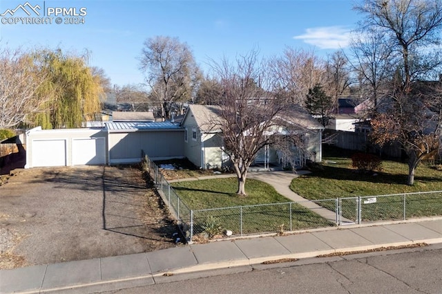 view of front of house featuring a front yard and a garage