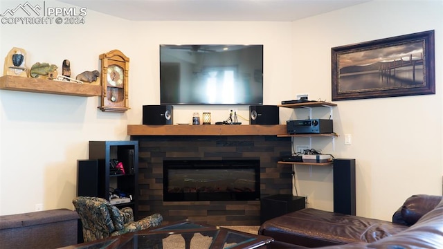 920 E 14th St, La Junta, CO 81050 - view of living room