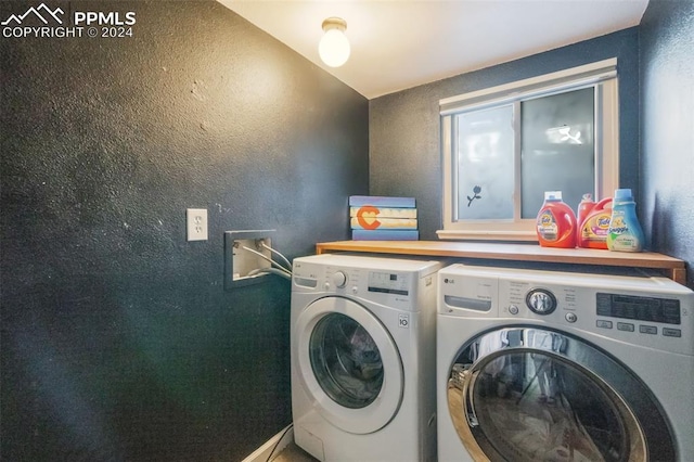 washroom with washer and clothes dryer