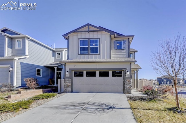 view of front facade featuring a garage