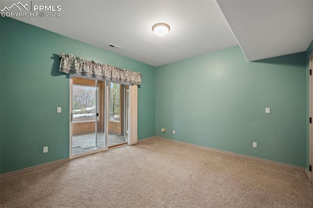 view of carpeted spare room