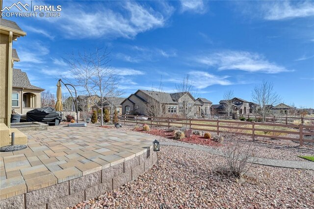 view of yard featuring a patio area