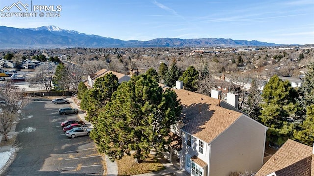 bird's eye view with a mountain view