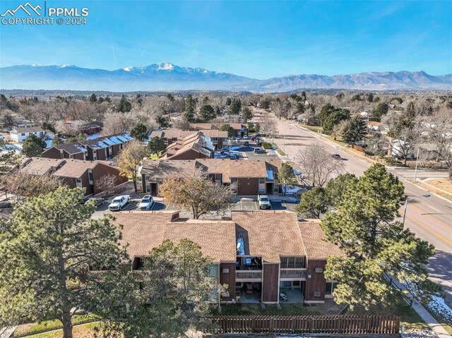 bird's eye view with a mountain view